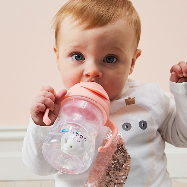¿Cuánta agua necesitan los niños al día?